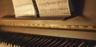 Pianist Ian Moschenross performs music by Mozart and Chopin Ian Moschenross performs Mozart Chopin