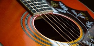 Oscar & Julie perform at November Streetfest Oscar & Julie perform at November Streetfest