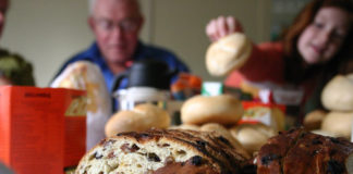 Family mealtime is worth the effort September is National Family Meal Month, a great time for families to make renewed efforts to enjoy family mealtime together.