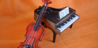 Linda Ghidossi-DeLuca, Robert Matheson perform with Christian Bohnenstengel at SUU Violist Linda Ghidossi-DeLuca, double bassist Robert Matheson, and pianist Dr. Christian Bohnenstengel will perform at SUU in Cedar City.