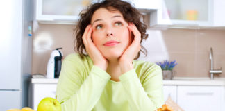 Nine tips for mindful eating Be mindful of what and why you eat. Consider these nine tips for mindful eating to help you get through food-focused events.