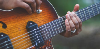 U.S. Navy Band Commodores offer “Jazz Origins” webcast for students The United States Navy Band Commodores jazz ensemble presents "Jazz Origins," episode two of the Navy Band's "Origins" webcast series.