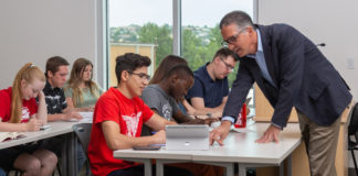 Southern Utah University celebrates double-digit growth For the first time ever, SUU includes more than 11,000 students. SUU offers 145 undergraduate and 18 graduate degree programs — the most in southern Utah.