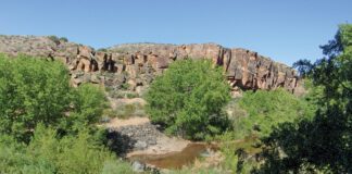 Enepitsi (Ghost) Trail in the Santa Clara River Reserve Enepitsi (Ghost) Trail in the Santa Clara River Reserve