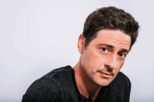 Brandon Vestal’s Dry-Bar Wit Lights Up The Electric Theater