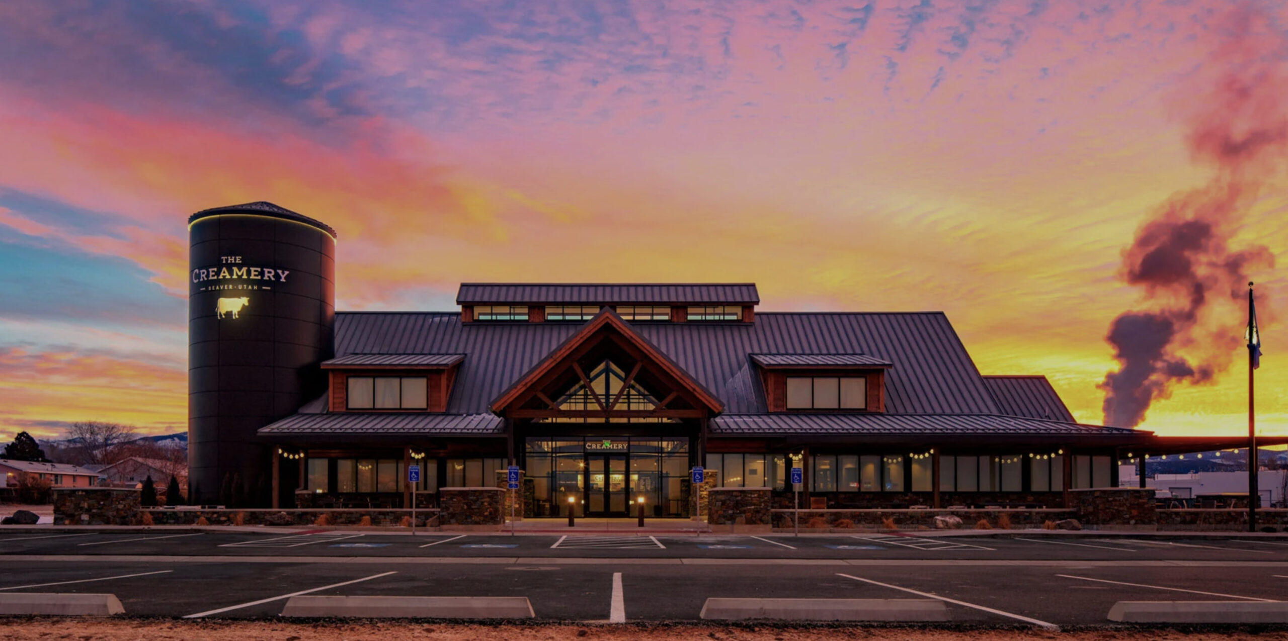 The Creamery in Beaver, Utah, is a road trip gem off I-15. From braised short rib sandwiches and cheese curds to house-made ice cream, this modern farmhouse stop is a must-visit for travelers and foodies alike.