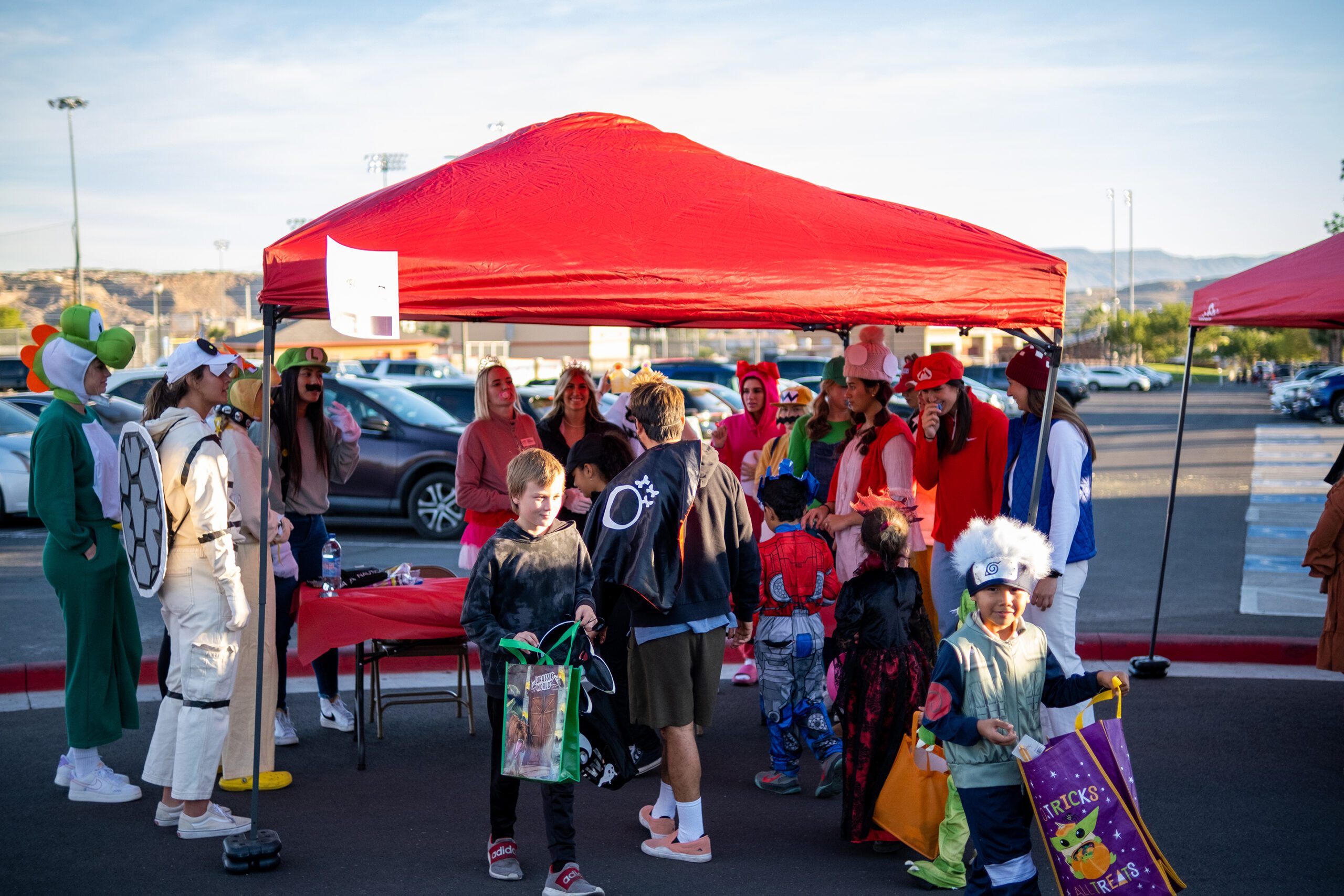 GEORGE, Utah —Featuring trick-or-treating, a live pumpkin carving and costume contests, Utah Tech University’s annual Tricks & Treats Night is set to celebrate the fall season.