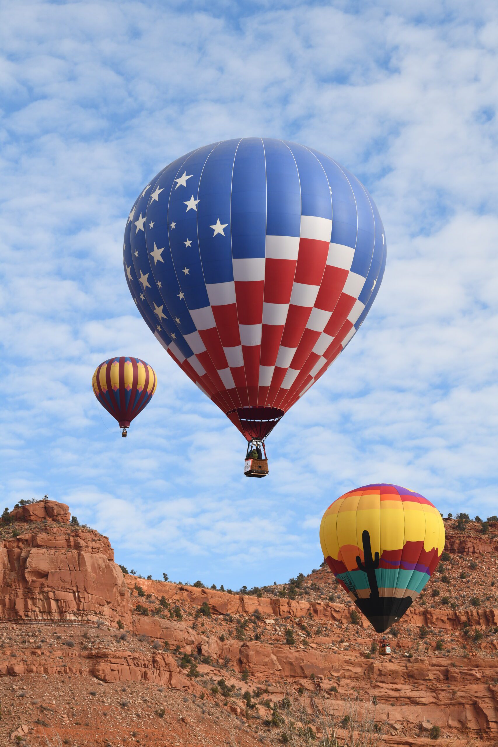 Balloons & Tunes returns to Kanab February 20–22 with hot air balloons, live music, food vendors, and family-friendly winter fun.