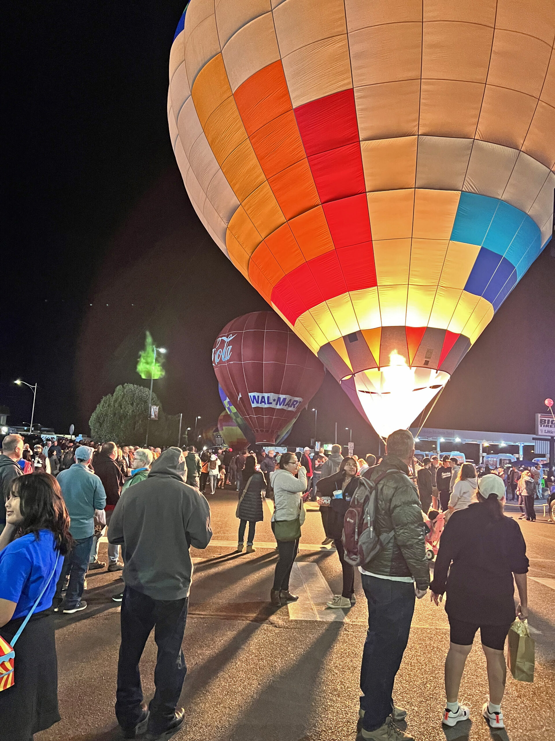 Look up! The Page Chamber Street Fair and Balloon Regatta bring high-flying fun and live music to northern Arizona this November. Enjoy free concerts and over 20 illuminated balloons!