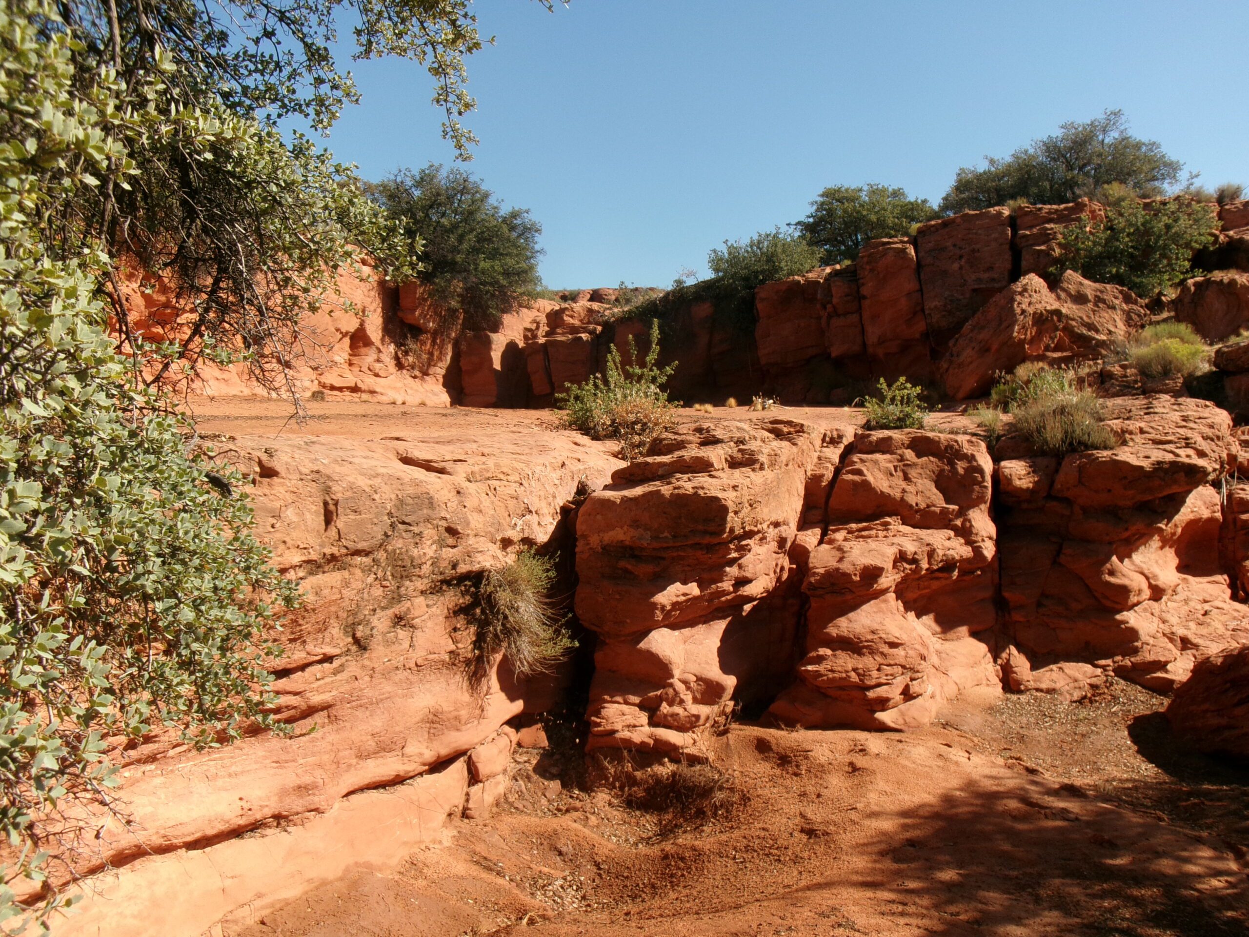 One of several dry falls, Spanish Wash Trail, August 2026. Photo by Tom Garrison