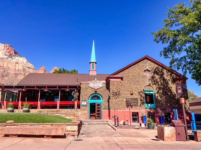 The inaugural Zion Canyon Art Festival’s Autumn Art Walk brings a self-guided creative experience to Springdale with live music, local art, and shuttle-friendly exploration.